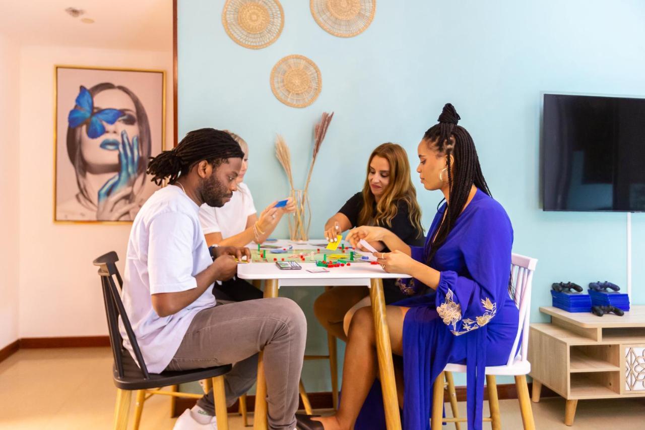 دبي Homestar Deluxe Jbr Meditation & Wellness Hostel المظهر الخارجي الصورة