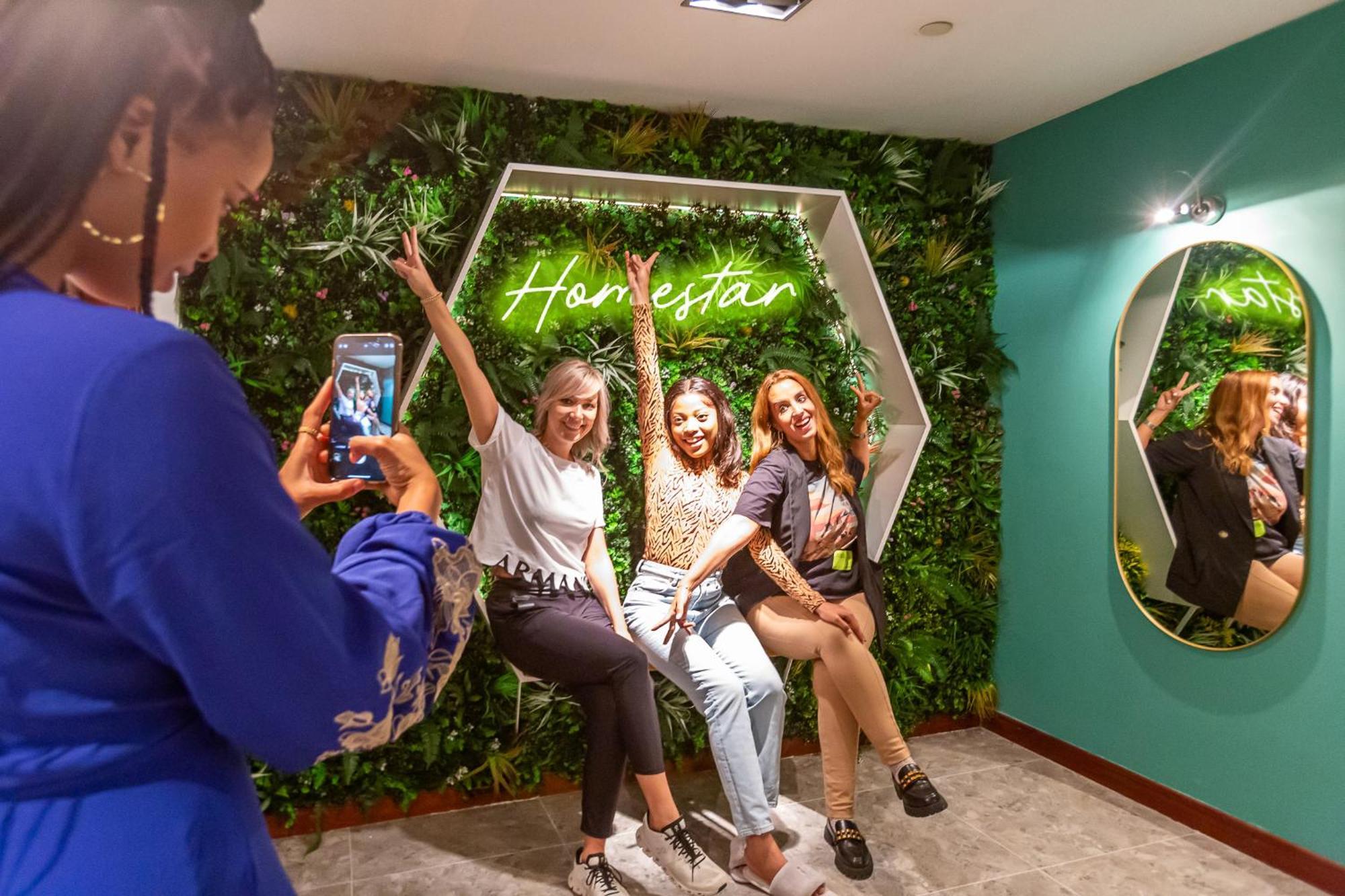 دبي Homestar Deluxe Jbr Meditation & Wellness Hostel المظهر الخارجي الصورة
