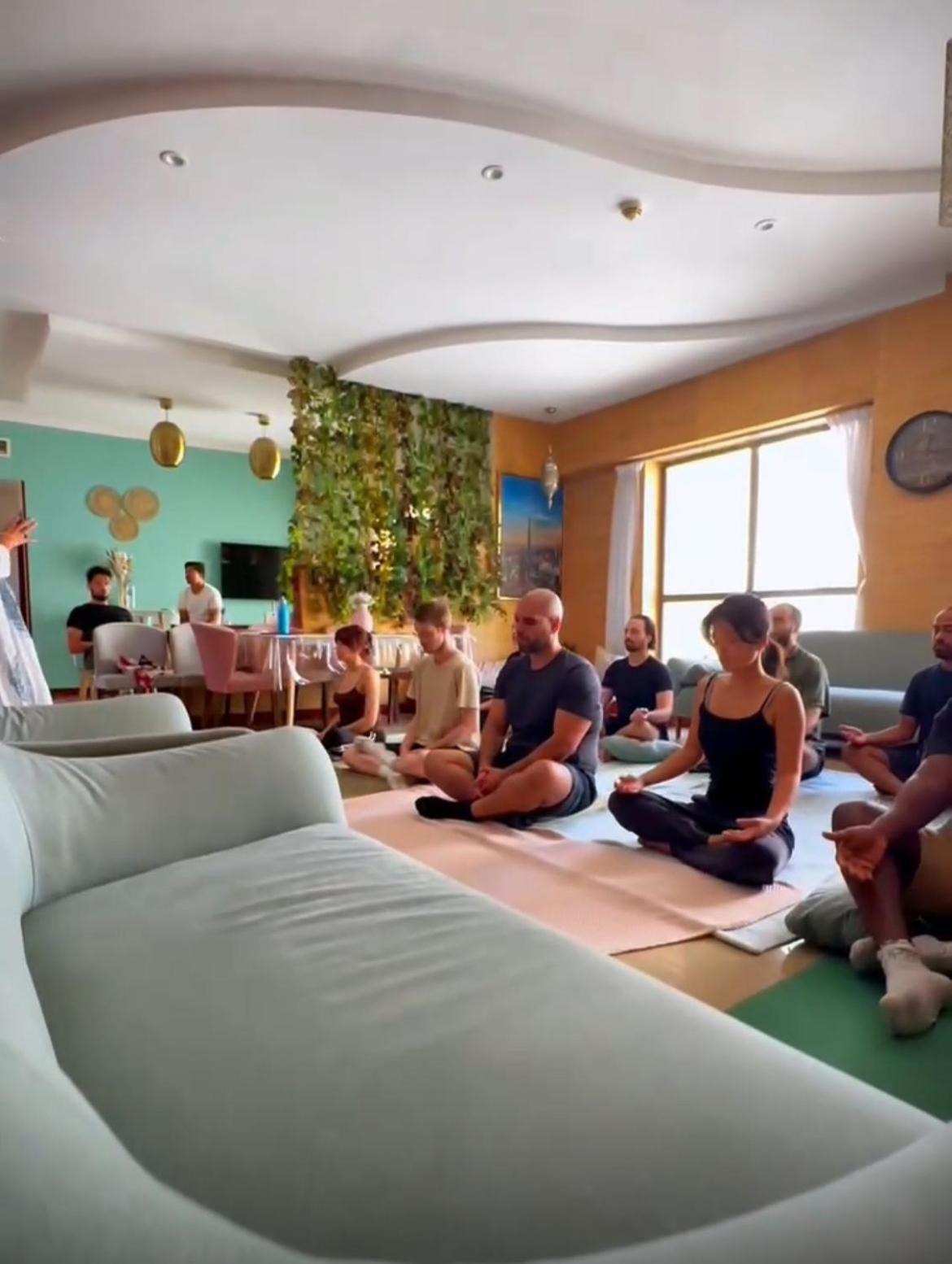 دبي Homestar Deluxe Jbr Meditation & Wellness Hostel المظهر الخارجي الصورة